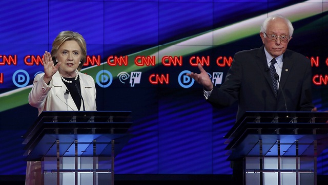 Bernie Sanders and Hillary Clinton debate on CNN (Photo: Reuters)