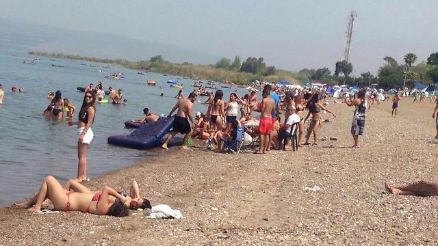 Visitors at the Kinneret (Photo: Kinneret Authority)