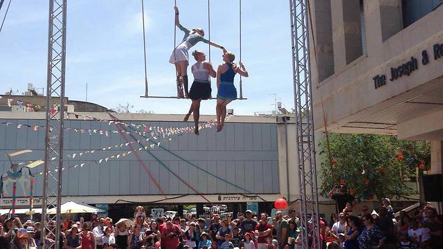 Street performance in Haifa (Photo: Haifa Theater)