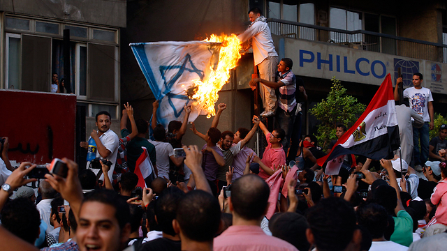 Protesters outside the Israeli embassy in Cairo (Photo: Reuters)