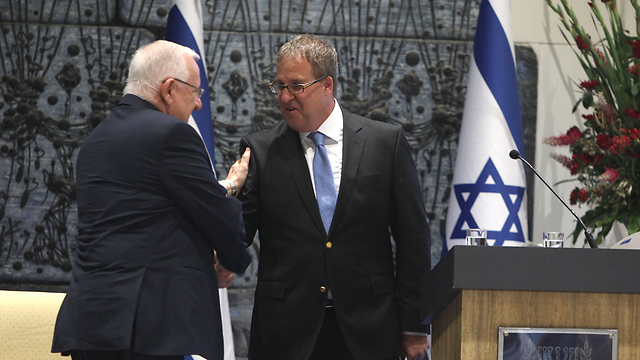 Stuart Kurlander introduces Israeli President Reuven Rivlin (Photo: The Jewish Federation)
