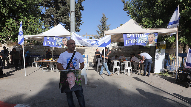 Oron Shaul’s family raises protest tent in front of PM’s residence