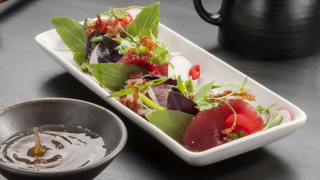 Red tuna sashimi in tuna broth (Photo: Illiya Melinkov)