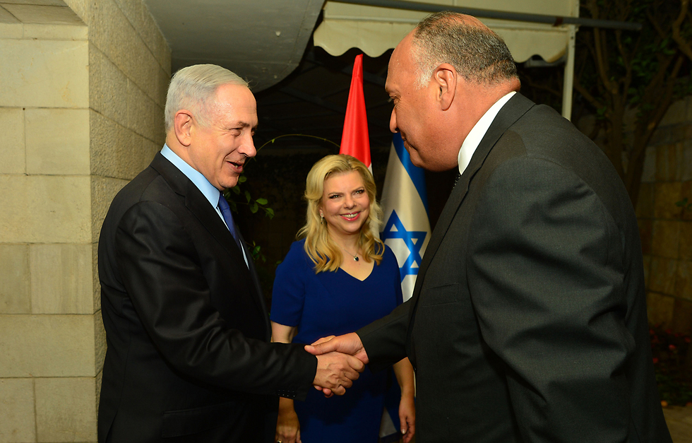 Netanyahu and his wife meet with Egyptian Foreign Minister Samah Shoukry (Photo: Kobi Gideon)