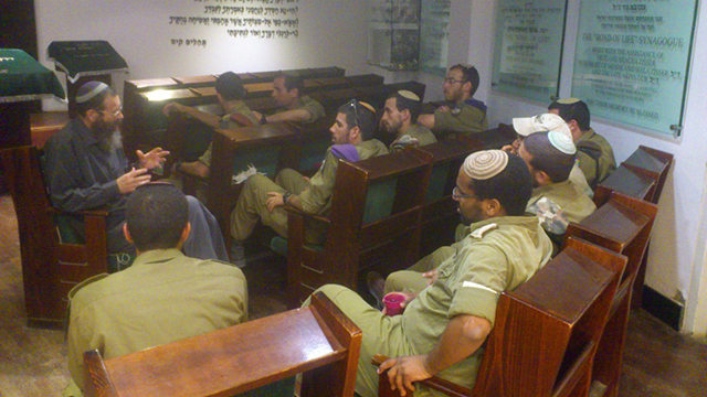 Students at the Bnei David pre-army preparatory yeshiva with Rabbi Levinstein (Photo: Bnei David Yeshiva)