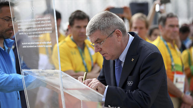 IOC President Thomas Bach inaugurates the memorial (Photo: AP)