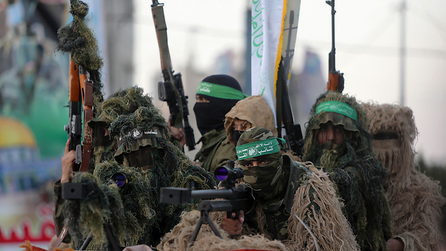 Hamas gunmen. If the IDF is indeed preparing to occupy Gaza, it must be updated on the effectiveness of the advanced means used by the Americans in Mosul (Photo: AP)  