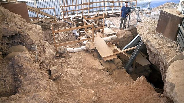 Oldest human remains found outside Tel Aviv