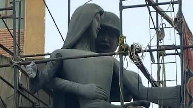 Sculpture honoring fallen soldiers scandalizes Egyptians
