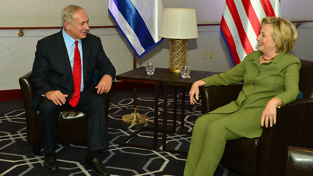 Benjamin Netanyahu meeting with Clinton (Photo: Kobi Gideon/GPO)