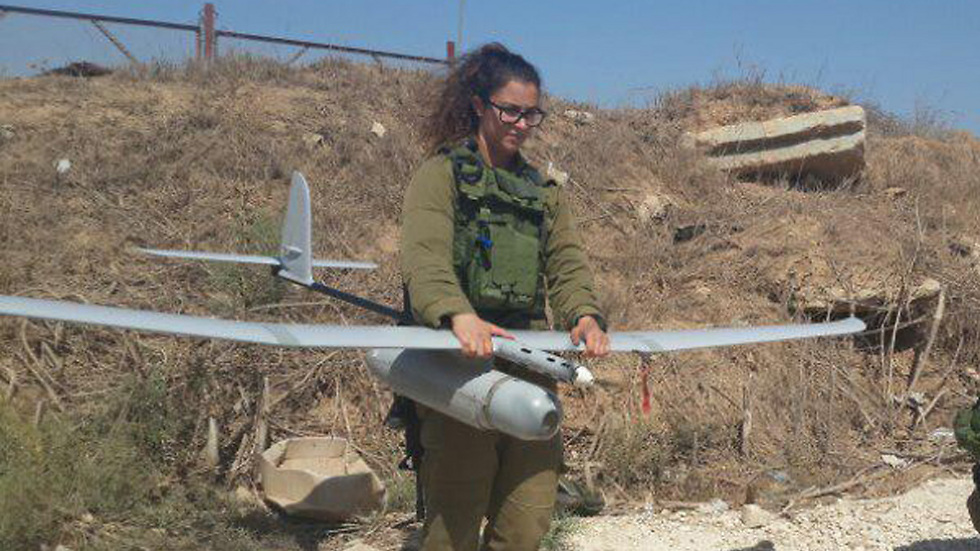 Sgt. Ariella Lock in action (Photo: Yoav Zitun)