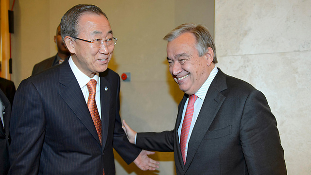 Ban Ki-moon (L) and Antonio Guterres (Photo: EPA)