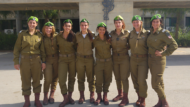 Pilot program in IDF officer’s course places female cadets among groups of men