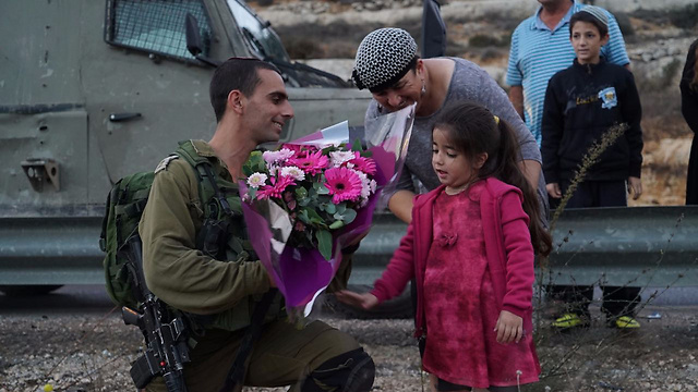 Four-year-old girl meets soldiers who caught terrorists that harmed her