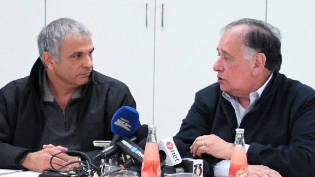 Moshe Kahlon (L) and Yona Yahav in the meeting (Photo: Reuven Cohen) (Photo: Reuven Cohen)