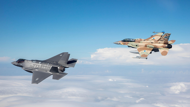 Accompanied by F-16 (camouflage paint) (Photo: IDF Spokesperson)