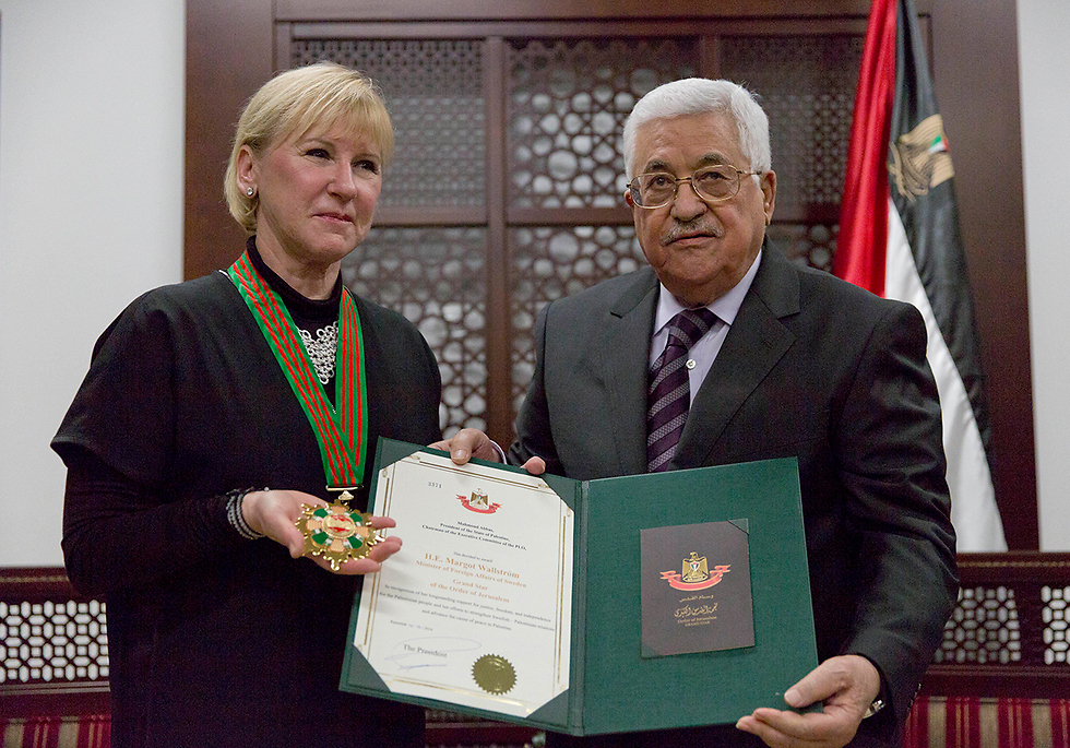 President Abbas with Foreign Minister Walstrom (Photo: AP)