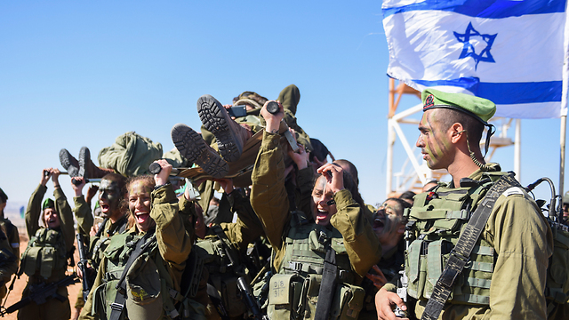 There are, after all, 40-year-old women who run a full marathon and even an ultramarathon. Women fighters (Photo: IDF Spokesperson’s Unit) (Photo: IDF Spokespersons Unit)