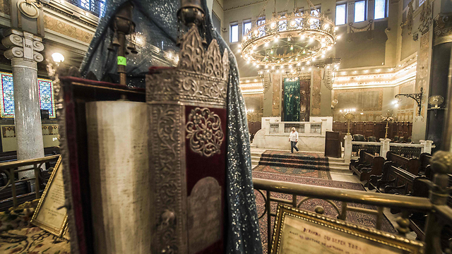 Inside the Shaar Hashamayim Synagogue in Cairo (Photo: AFP)