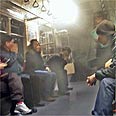 נוסעי הרכבת התחתית בעת השריפה בתמונה שצילם אחד הנוסעים