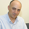 עשהאל. פוקד את חדר הכושר באדיקות