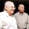 מנכ"ל סלקום ושר התקשורת. להגמיש את תנאי המכרז