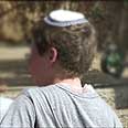שלפתי את הקלטת האסורה וחמקתי למיטה.
