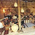 פעילות בבית המבקרים. המטרה לקרב בין בני הדתות השונות