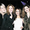 כלה, אסנת איבגי (שנייה מימין) עם בנות ערוץ הקניות