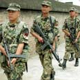 המורדים דורשים שלטון קומוניסטי. חיילים בנפאל