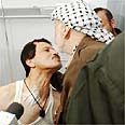 ערפאת מחזק את ידי העם הפלסטיני