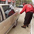 בוושינגטון מתנדבים "מלאכים" לתדלק את הרכב