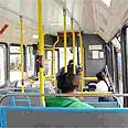 אוטובוס. כדאי לוודא שיהיה מלווה