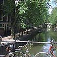 אמסטרדם. כדאי לערוך שיט תעלות