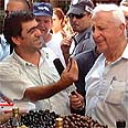הביקור של שרון בשוק הכרמל. ההיסטוריה חוזרת?
