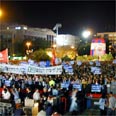 עשרות אלפים גדשו את הכיכר