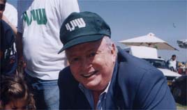 לפיד. מרגיש מאוים