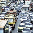 כל ניסיון לנוע בצורה אחרת נידון לצפיפות איומה, פקקי תנועה ועצבים