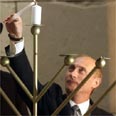 פוטין בחנוכה. נשיא מדליק