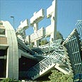 קליפורניה. ממוקמת על "טבעת האש" - מקומות המועדים לרעידות אדמה