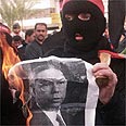 פלסטינים שורפים את תמונתו של פאוול