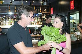 מוטי גלעדי והחסה ההידרופונית