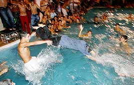 קפיצת ראש של ראש העיר מעלה אדומים