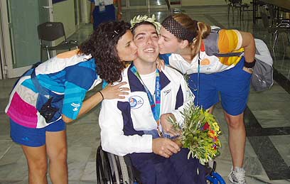 ממיסטבלוב לאחר ההצלחה באולימפיאדת אתונה (באדיבות התאחדות ספורט הנכים) (באדיבות התאחדות ספורט הנכים)
