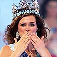 פרצה בבכי. מיס עולם