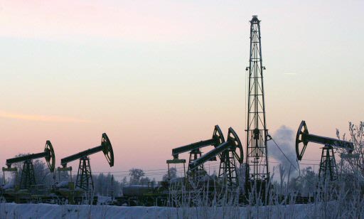 שדה נפט של חברת יוקוס (צילום: רויטרס) (צילום: רויטרס)