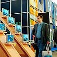 CeBIT 2005. מגוון רחב של מחשבים מסכים וטכנולוגיות