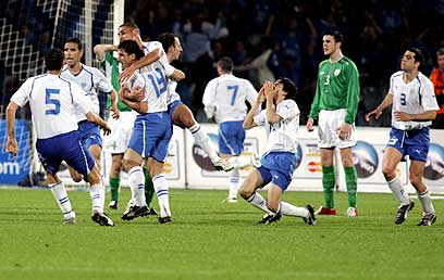 עבאס סואן חוגג שער שוויון מול אירלנד ב-2005 (צילום: ראובן שורץ) (צילום: ראובן שורץ)