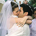 אתה רשאי לנשק את הכלה (ולהפך)