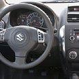 סוזוקי SX4. תא נוסעים מאובזר, אבל לא מרגש